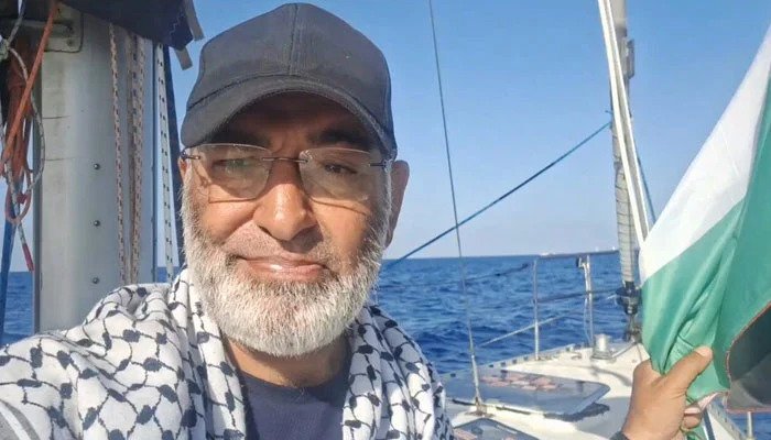 سینیٹر مشتاق احمد گرفتار